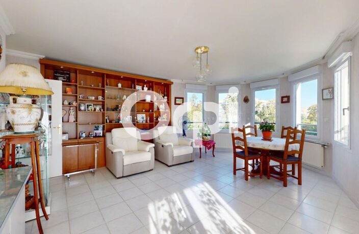 Appartement T3 dans une belle copropriété arborée du fort de Bron — photo 5