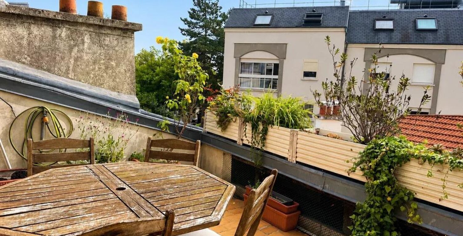 MONTPARNASSE/GAÎTÉ : Duplex en dernier étage avec terrasse, Paris 14e — photo 1