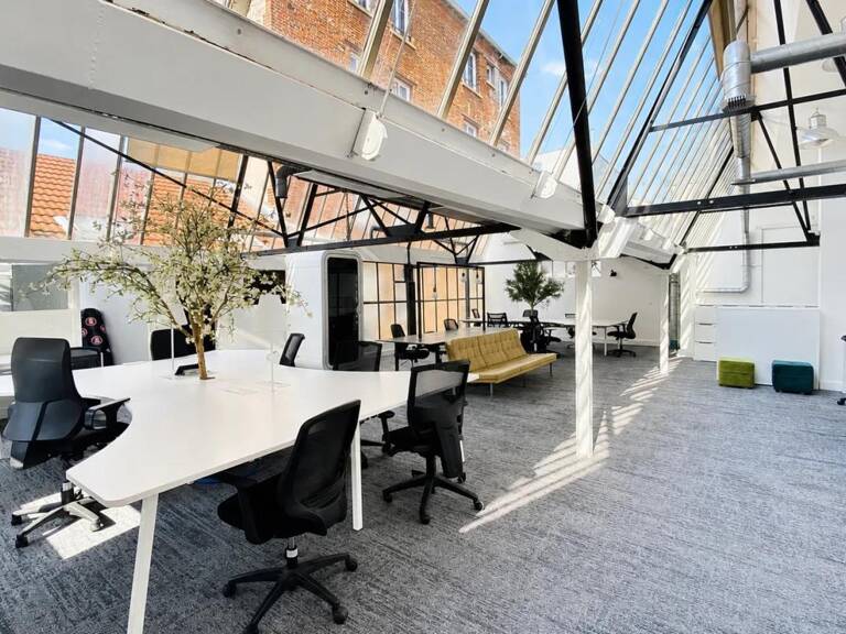 Immeuble industriel RDC+ 1er des années 30, esprit Loft à vendre à Boulogne Billancourt. Très belle Hauteur sous plafond — photo 1
