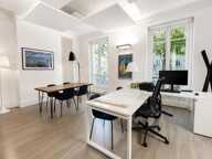 Situé à toute proximité de la Place du Maréchal Juin, dans le 17ème arrondissement, CORPIMMO vous propose ce superbe Hôtel particulier à la location — photo 3