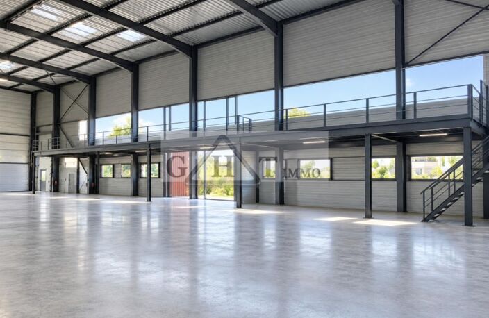 Local d'activité de 550 m² à 1100m² à vendre à ENNERY — photo 2