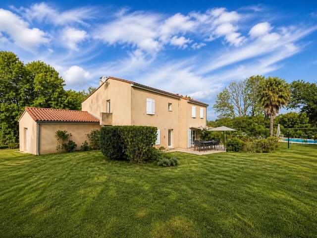 Maison de 5 pièces de 174 m² situé à Confolens — photo du bien