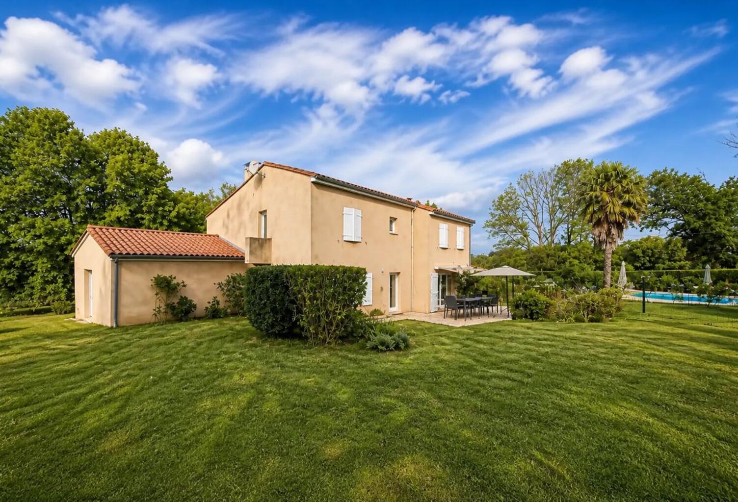 Maison de 5 pièces de 174 m² situé à Confolens — photo 1