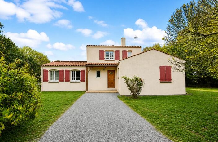 Maison de 8 pièces de 153 m² situé à Petosse — photo 2