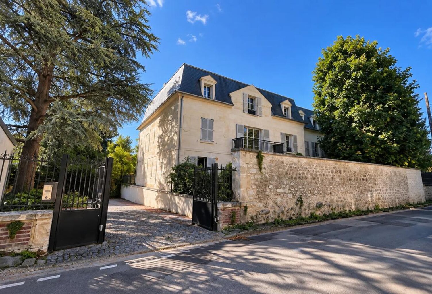 COYE-LA-FORÊT – T2 avec balcon – Garage – Résidence récente — photo 1