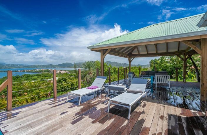 LE ROBERT - Maison meublée à Vendre T6 270m² HAB - Piscine - Carbet - Vue mer panoramique — photo 3