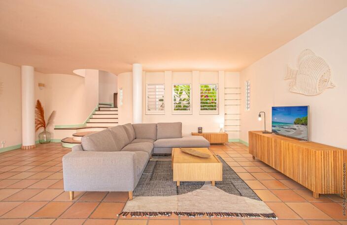 LE ROBERT - Maison meublée à Vendre T6 270m² HAB - Piscine - Carbet - Vue mer panoramique — photo 5
