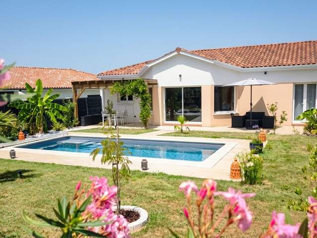 Maison contemporaine de 2021  – 3 chambres + bureau, piscine 2025 sur terrain de 730 m² — photo du bien