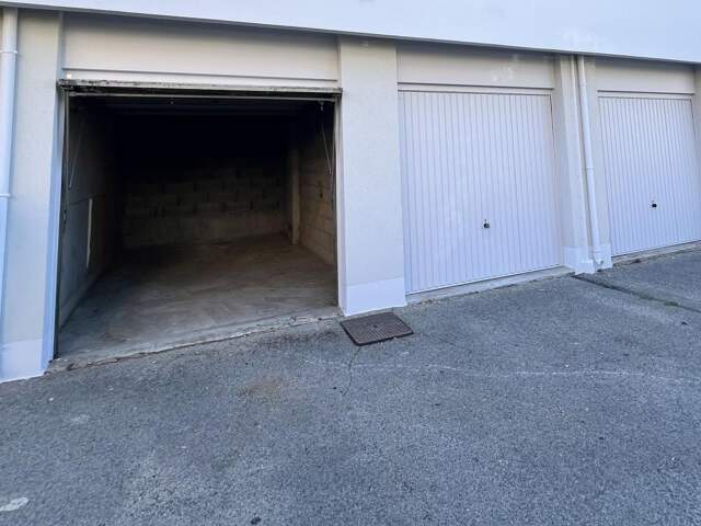 Garage fermé Fréjus plage — photo du bien