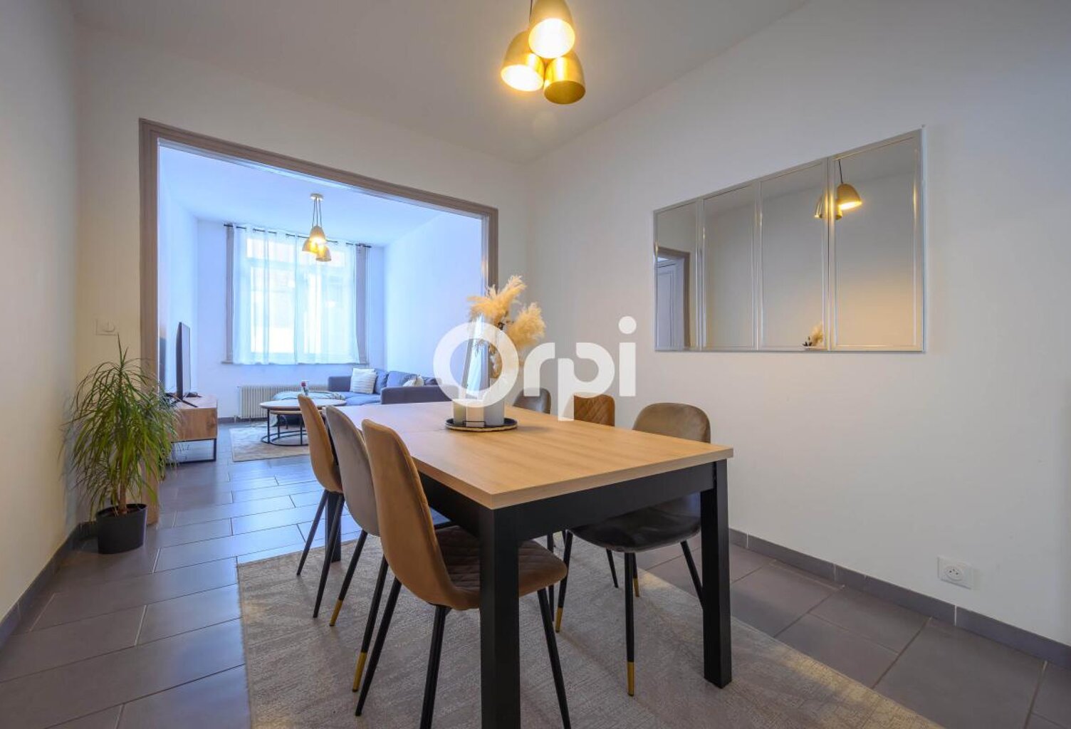 Maison rénovée avec 3 chambres, cours à Lens à 2 minutes de la gare. Un Écrin Familial Parfait à Lens ! — photo 1