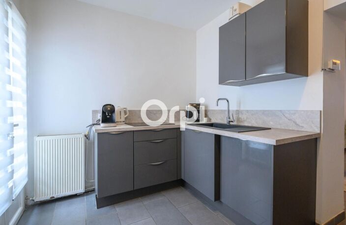 Maison rénovée avec 3 chambres, cours à Lens à 2 minutes de la gare. Un Écrin Familial Parfait à Lens ! — photo 5