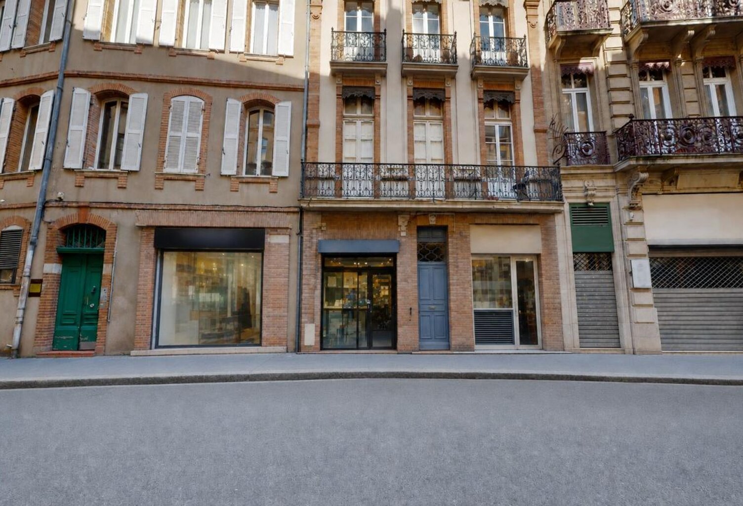 EXCLUSIVITÉ – MURS COMMERCIAUX À VENDRE AVEC SOUS SOL HYPER CENTRE TOULOUSE + CAVE — photo 1