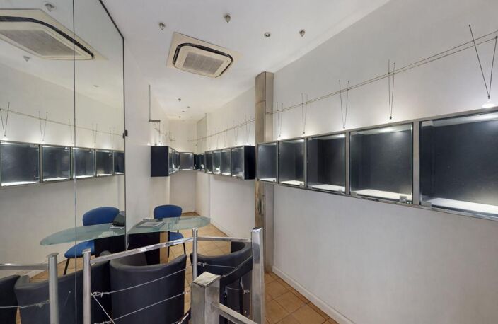 EXCLUSIVITÉ – MURS COMMERCIAUX À VENDRE AVEC SOUS SOL HYPER CENTRE TOULOUSE + CAVE — photo 2