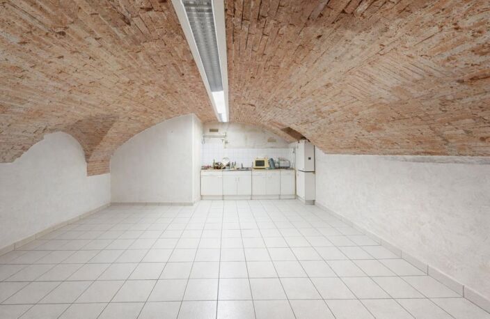 EXCLUSIVITÉ – MURS COMMERCIAUX À VENDRE AVEC SOUS SOL HYPER CENTRE TOULOUSE + CAVE — photo 3