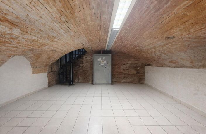 EXCLUSIVITÉ – MURS COMMERCIAUX À VENDRE AVEC SOUS SOL HYPER CENTRE TOULOUSE + CAVE — photo 4