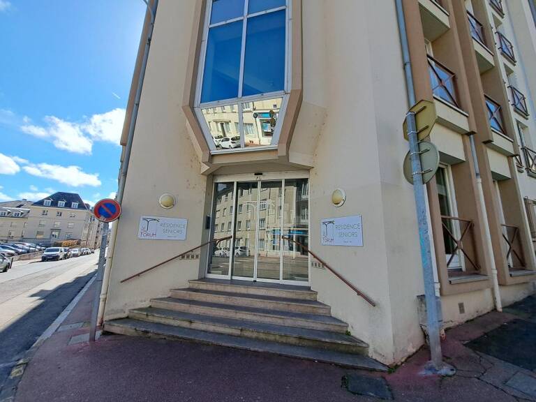 RÉSIDENCE SENIORS - Appartement à vendre en centre-ville — photo 1