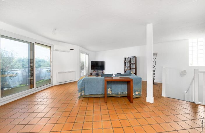 TOULOUSE GUILHEMERY / BONHOURE BEAU T5/6 DUPLEX AVEC BALCONS, TERRASSE, PARKINGS ET CELLIER — photo 2