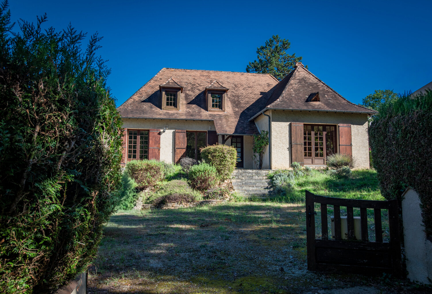Maison Perigourdine, 132m2 3 chambres, grande sous-sol, piscine, 1852 m2 — photo 1