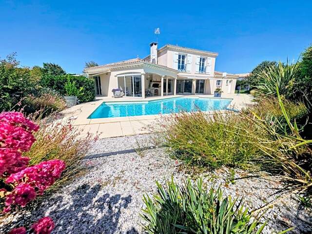 Maison Le Taillan Medoc 7 pièce(s) 199 m2 — photo du bien
