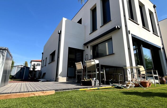 Magnifique maison contemporaine  en R+1 de 120 m² avec piscine sur un terrain de 300 m² en 3 faces — photo 2