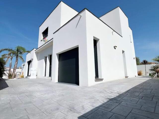 Incroyable villa de 142 m²  en R+1 contemporaine sur un terrain de 400 m²  en 4 faces sans vis-à-vis avec piscine — photo du bien