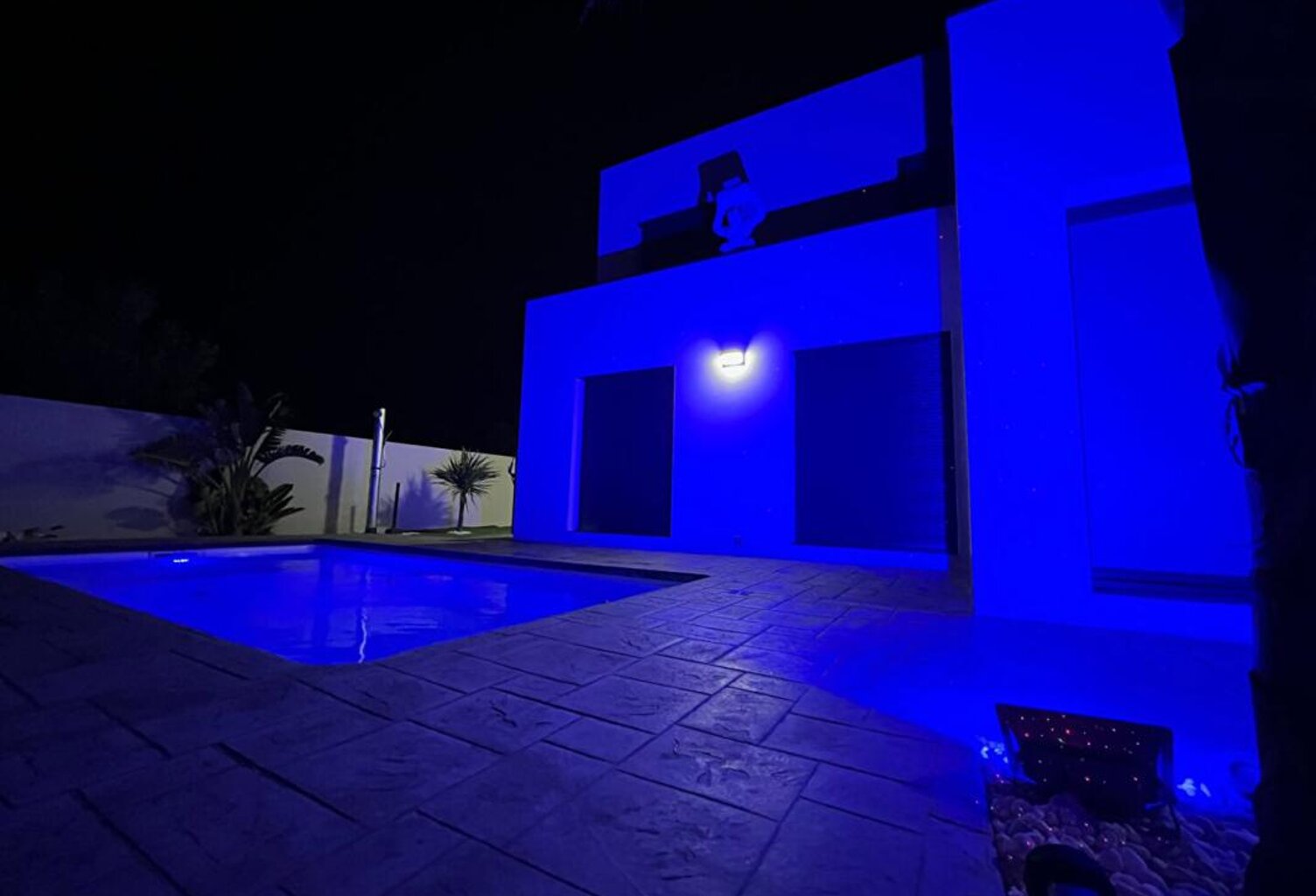 Incroyable villa de 142 m²  en R+1 contemporaine sur un terrain de 400 m²  en 4 faces sans vis-à-vis avec piscine — photo 1