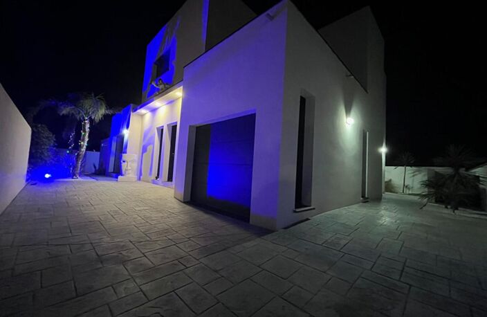 Incroyable villa de 142 m²  en R+1 contemporaine sur un terrain de 400 m²  en 4 faces sans vis-à-vis avec piscine — photo 3