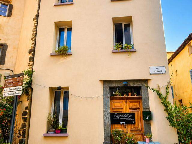 Maison typique du Vieux  Village unique avec charme entièrement rénovée clé en main au coeur du village historique — photo du bien