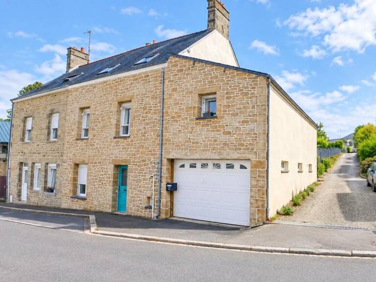 Maison de bourg rénovée de 130 m² avec jardin, véranda et deux garages ? Aucun travaux à prévoir ? Ambrières-les-Vallées 53300 en mayenne 53 — photo 1