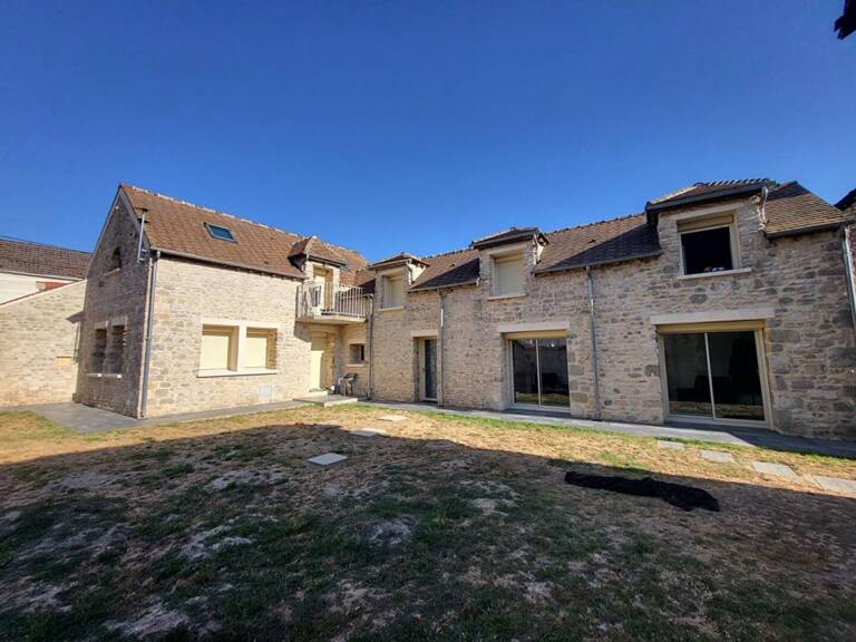 Maison en pierre 5 pièces, double garage, dépendance et jardin — photo 1