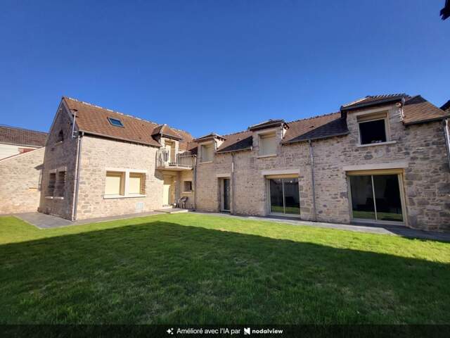 Maison en pierre 5 pièces, double garage, dépendance et jardin — photo du bien