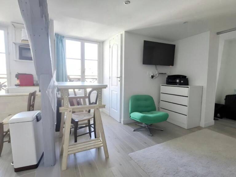 Grand studio Marais 27 m2 Paris 4e — photo 1