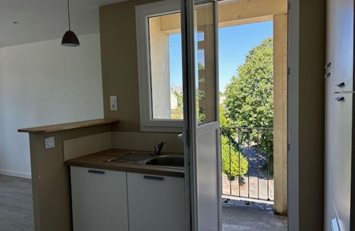 QUIMPER -T2-44m²--Entièrement rénové- — photo 2