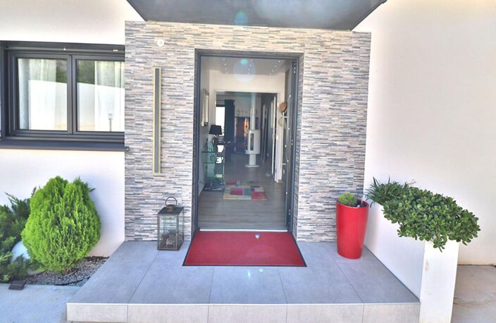 Villa contemporaine 5 pièce(s) 150 m2 sur un terrain de 1000m² avec piscine — photo 3