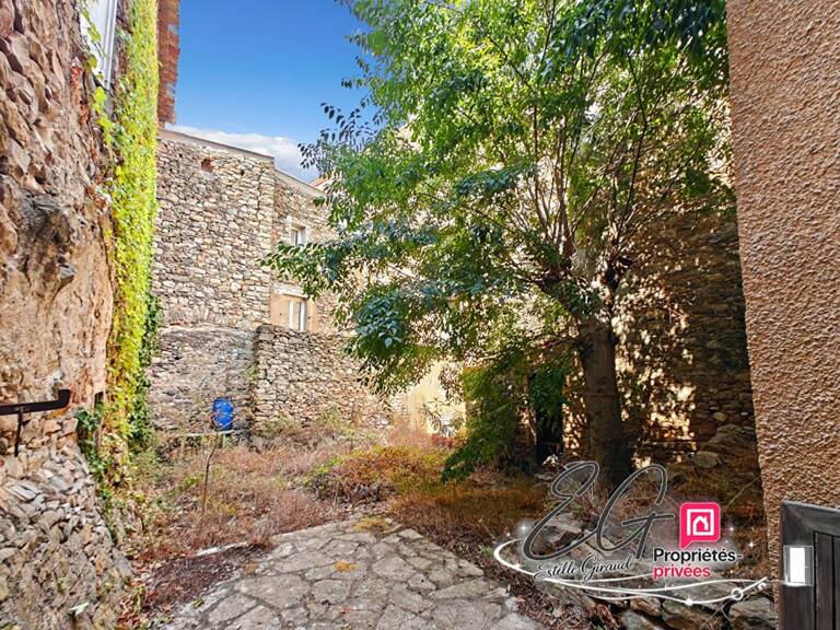 Maison en pierre à rénover :  jardin, garage, grenier aménageable — photo 1