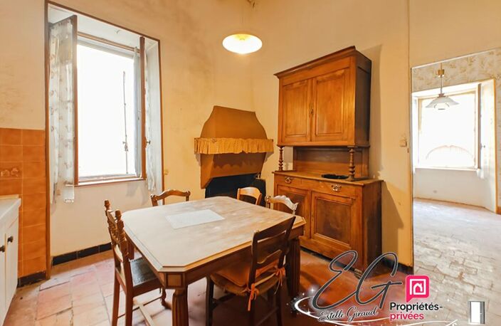 Maison en pierre à rénover :  jardin, garage, grenier aménageable — photo 4