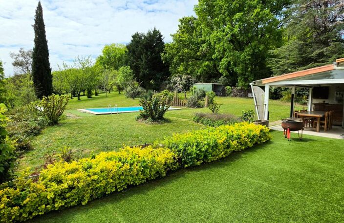 Maison avec sous sol parc et piscine — photo 2