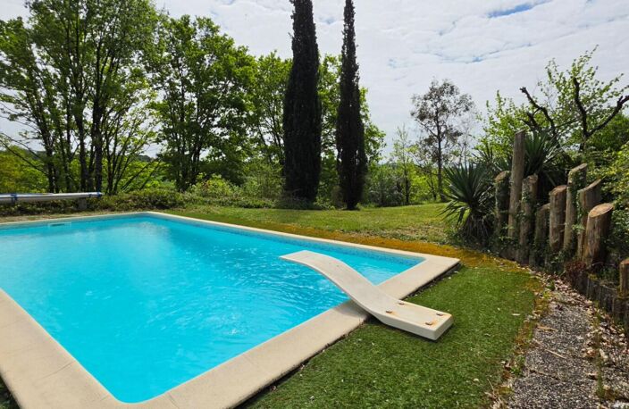Maison avec sous sol parc et piscine — photo 3