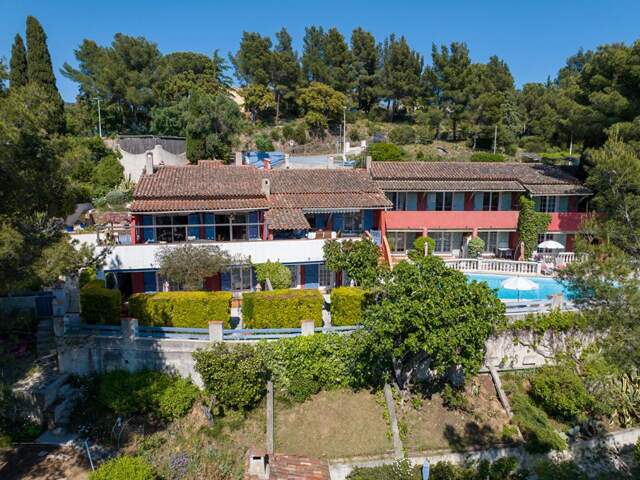COUP DE COEUR BORMES Superbe  Propriété 360 m2 /2155m²  piscine garages parkings — photo du bien