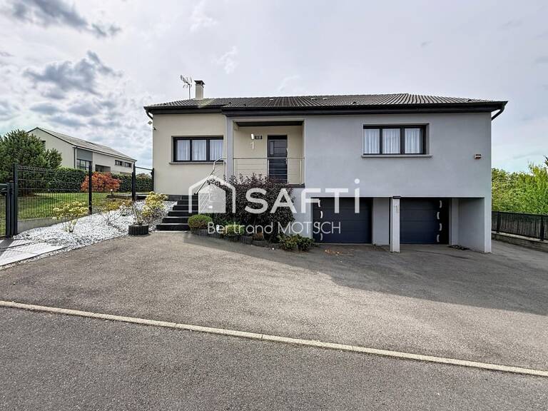 Plain pied sur sous sol avec très grand garage , cour et annexe — photo 1