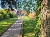 BELLE LONGERE DE CHARME EN SEMI PLAIN-PIED AVEC PERGOLA ET JARDIN PLEIN SUD — photo 3