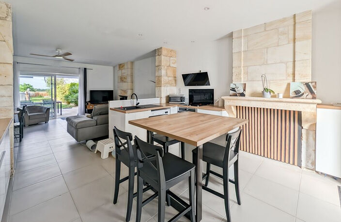 33 290 - Parempuyre - Maison en pierre - 3 chambres - jardin — photo 2