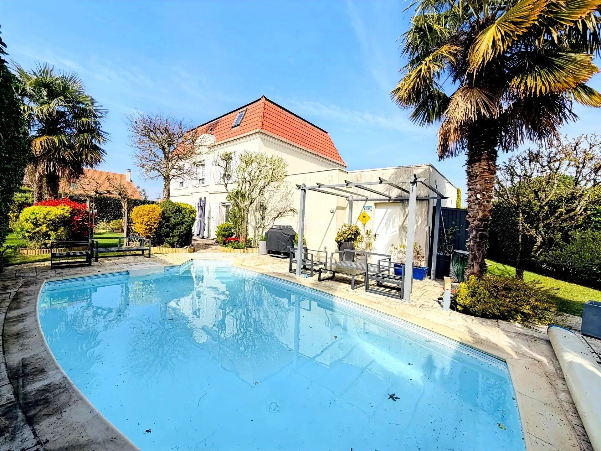 Maison 9 pièces 198 m² · à Ozoir-la-Ferrière · 198 m² · 649 000 €