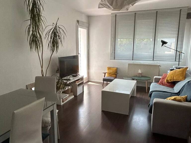 À louer – Très beau T3 rénové de 56 m² avec balcon – Villeurbanne, métro Flachet — photo 1