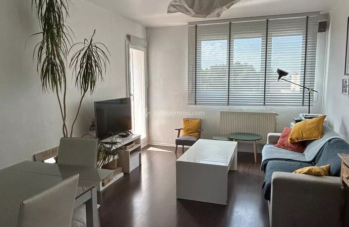 À louer – Très beau T3 rénové de 56 m² avec balcon – Villeurbanne, métro Flachet — photo 4