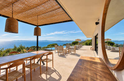 A VENDRE VILLA D'EXCEPTION PRESTATIONS HAUT DE GAMME VUE MER PANORAMIQUE BAIE DE ST-TROPEZ — photo du bien