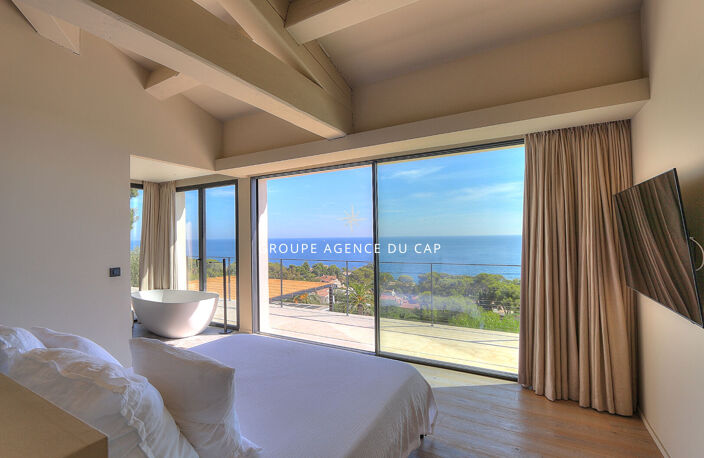 A VENDRE VILLA D'EXCEPTION PRESTATIONS HAUT DE GAMME VUE MER PANORAMIQUE BAIE DE ST-TROPEZ — photo 3