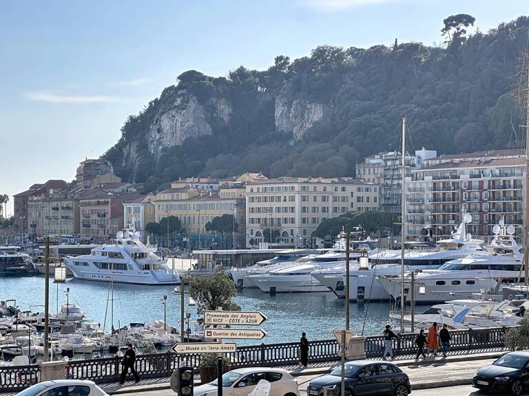 Appartement 3 pièces rénové avec balcon et vue sur le Port — photo 1