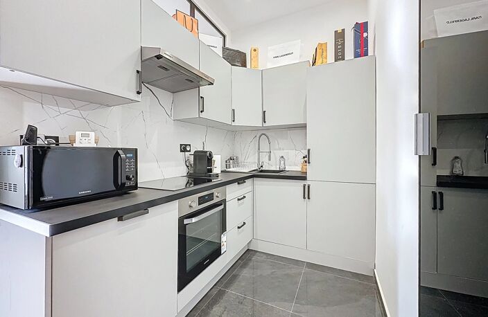 Appartement 3 pièces rénové avec balcon et vue sur le Port — photo 3