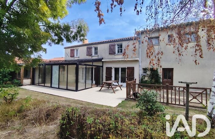 Vente Maison/villa 8 pièces — photo 2